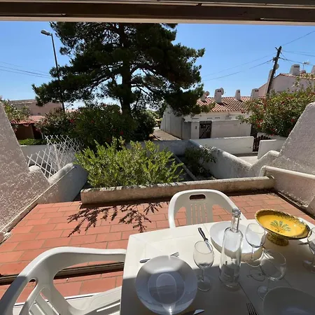 Maison De A Pierre La *