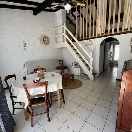 Maison De A Pierre La * Saint-Pierre-la-Mer (Aude)