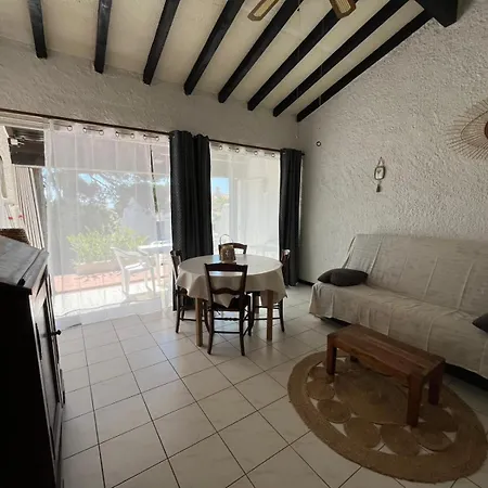 Maison De A Pierre La *