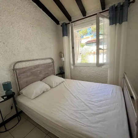 Maison De A Pierre La *