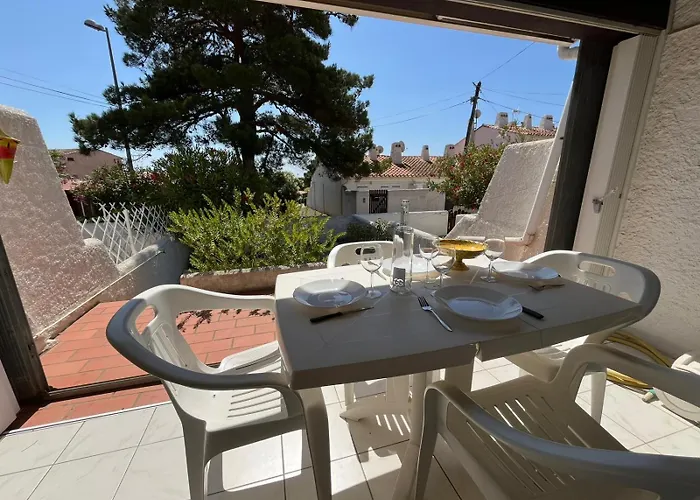 Maison De A Pierre La * Saint-Pierre-la-Mer (Aude)